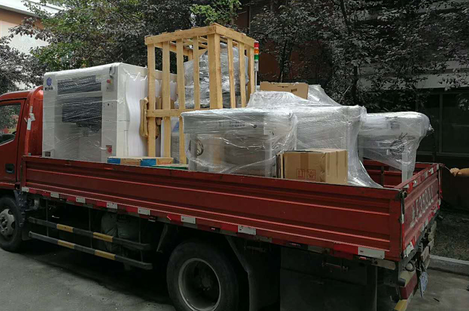 天長客戶SMT設(shè)備專車送貨，貨到上門安裝調(diào)試