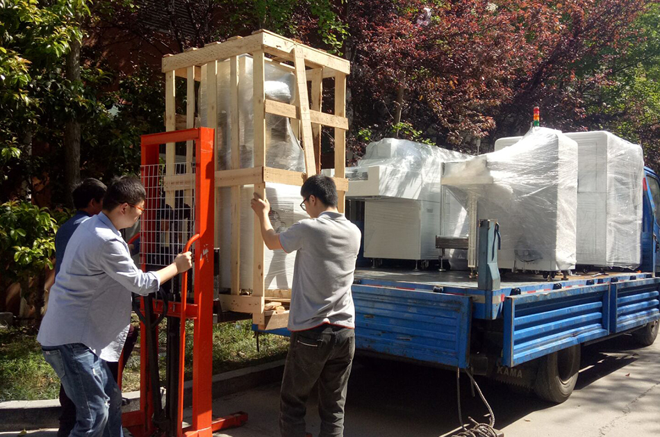 丹陽客戶SMT設(shè)備專車送貨，貨到上門安裝調(diào)試