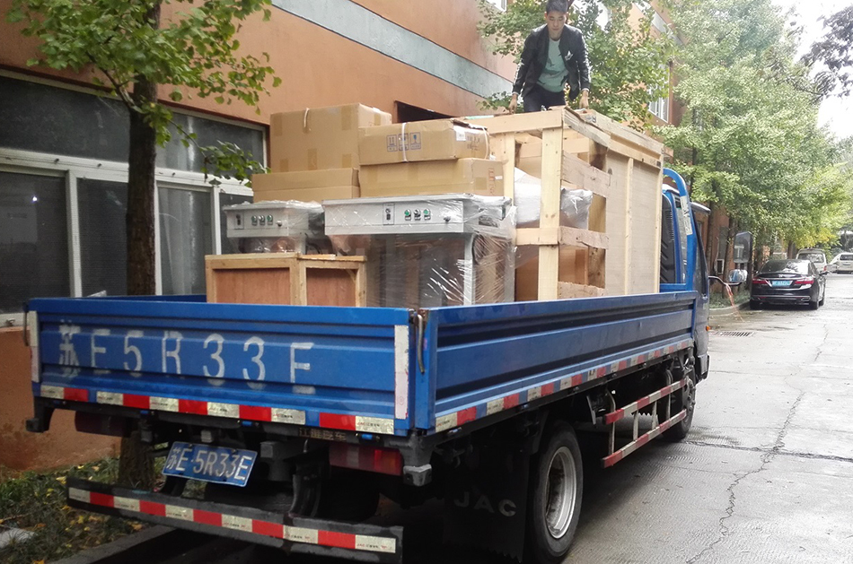 常州客戶SMT設(shè)備專車送貨，貨到上門安裝調(diào)試