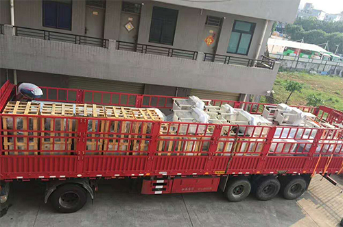 湖州客戶SMT設(shè)備專車送貨，貨到上門安裝調(diào)試