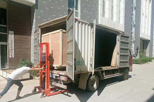 南昌客戶SMT設(shè)備專車送貨，貨到上門安裝調(diào)試