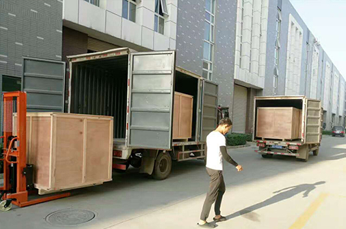 宜興客戶SMT設(shè)備專車送貨，貨到上門安裝調(diào)試