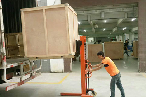 宣城客戶SMT設(shè)備專車送貨，貨到上門安裝調(diào)試