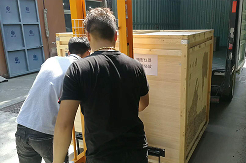 山東客戶SMT設(shè)備專車送貨，貨到上門安裝調(diào)試