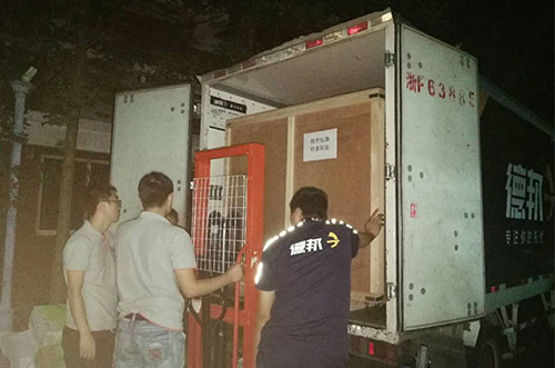 四川客戶SMT設(shè)備專車送貨，貨到上門安裝調(diào)試