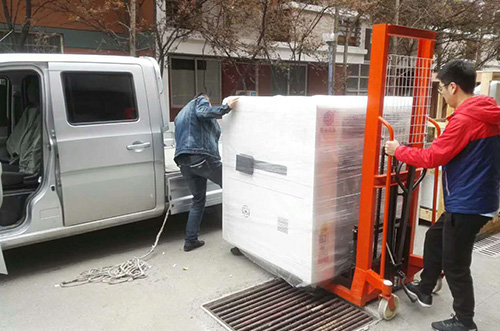 寧波客戶SMT設(shè)備專車(chē)送貨，貨到上門(mén)安裝調(diào)試