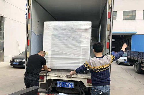 蘇州客戶SMT設(shè)備專車(chē)送貨，貨到上門(mén)安裝調(diào)試