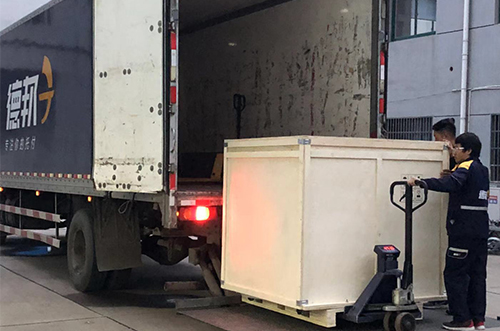 寧德客戶SMT設(shè)備專車送貨，貨到上門安裝調(diào)試