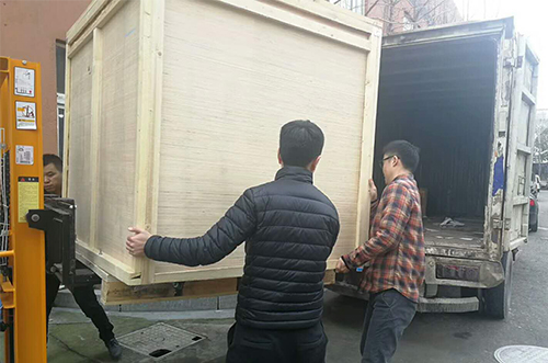 麗水客戶SMT設(shè)備專車送貨，貨到上門安裝調(diào)試