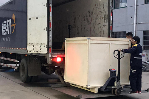 寧德客戶SMT設備專車送貨，貨到上門安裝調(diào)試