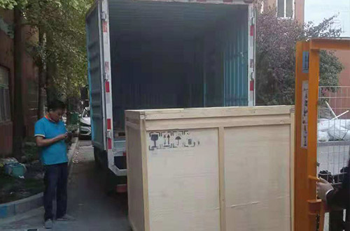 河南周口客戶SMT設(shè)備專車送貨，貨到上門安裝調(diào)