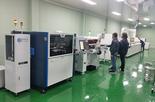 全自動高端SMT生產(chǎn)線和波峰焊插件線安裝培訓完